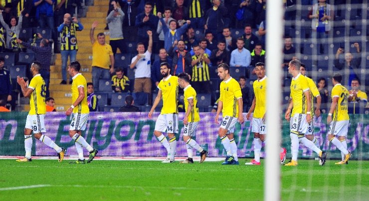 Süper Lig: Fenerbahçe: 3 - Evkur Yeni Malatyaspor: 0 (İlk Yarı)