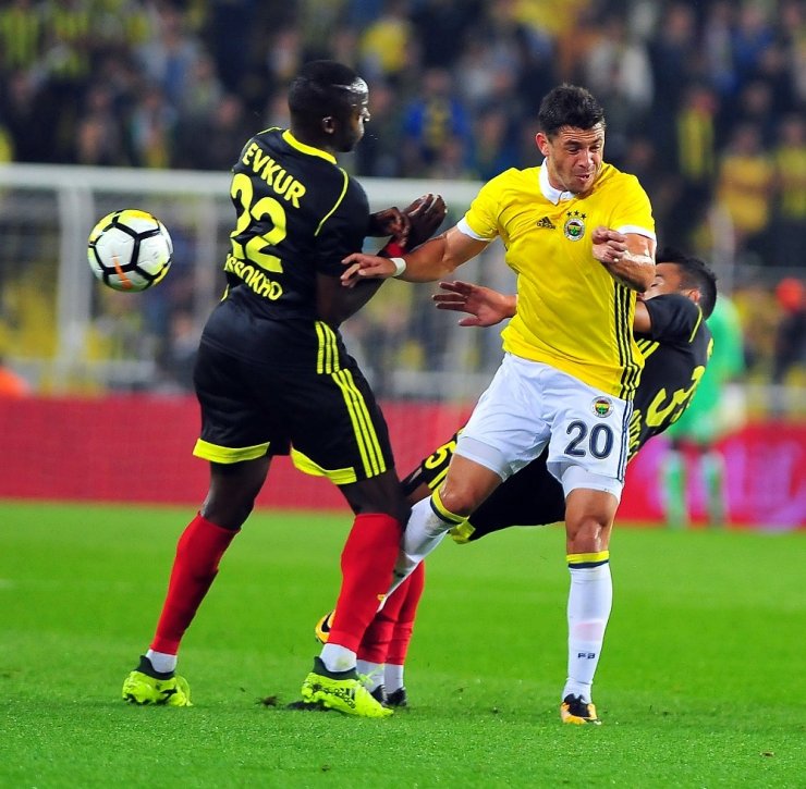 Süper Lig: Fenerbahçe: 3 - Evkur Yeni Malatyaspor: 0 (İlk Yarı)
