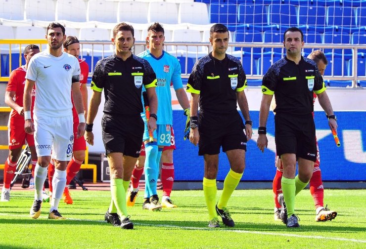 Süper Lig: Kasımpaşa: 1 - Demir Grup Sivasspor: 0 (İlk Yarı)