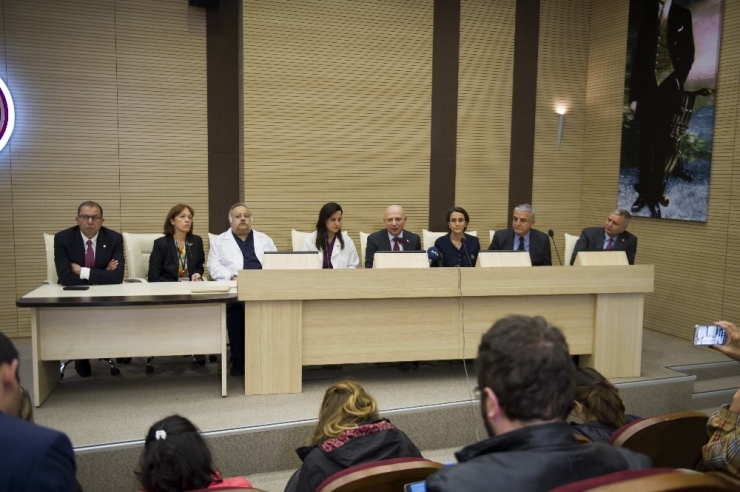 Ankara Üniversitesi Rektörü Ve Heyetten, Deniz Baykal’ın Sağlık Durumuna İlişkin Açıklama
