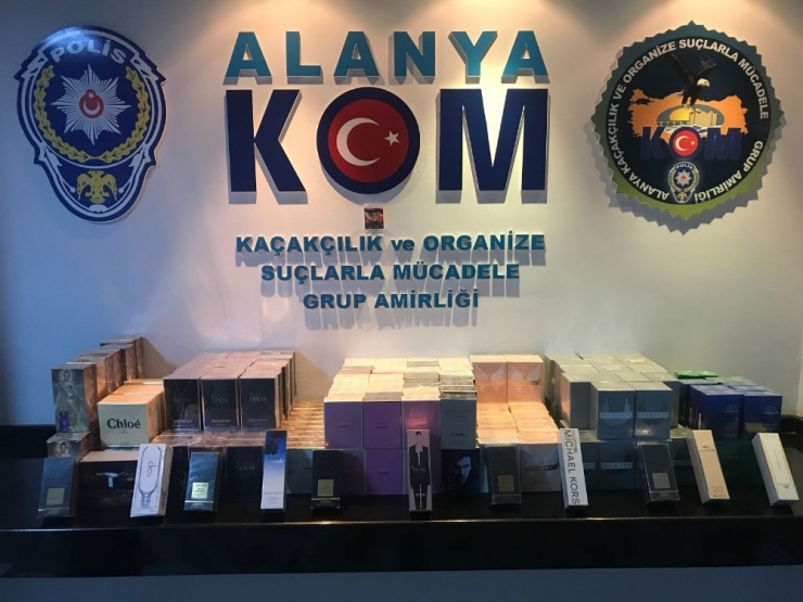 Alanya’da Bin 464 Kaçak Parfüm Ele Geçirildi
