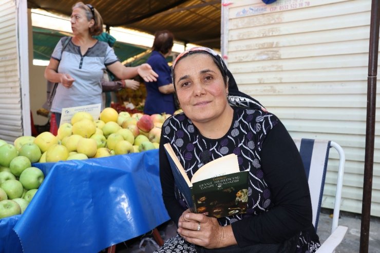 Armut Kasasının Altına Serdiği Gazeteleri Okuyarak Kadın Çiftçiler Şampiyonu Oldu