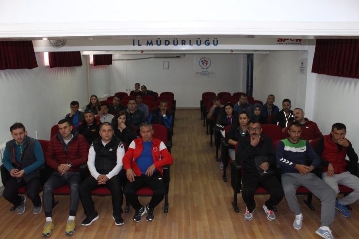 Karaman’da Antrenör Değerlendirme Toplantısı Yapıldı