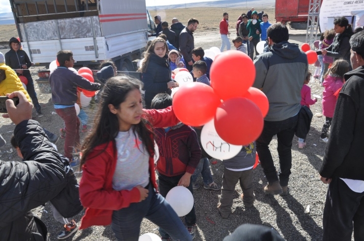 Çocukların Balon Kapma Yarışı İzdihama Neden Oldu