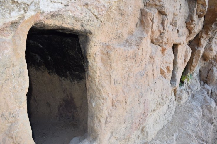 Tarihi Mağaralarda Defineci Tahribatı