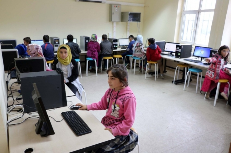 Yozgat’ta Köy Okullarına Teknoloji Sınıfı Kurulmaya Devam Ediyor