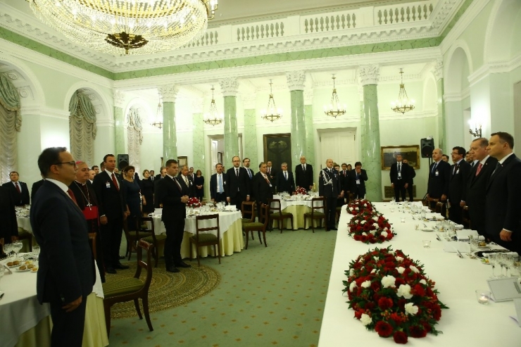 Cumhurbaşkanı Erdoğan Varşova’da Onuruna Verilen Yemeğe Katıldı