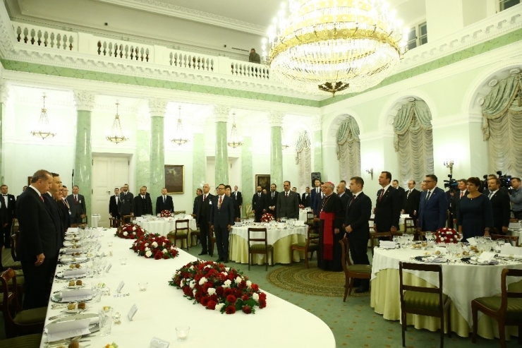 Cumhurbaşkanı Erdoğan Varşova’da Onuruna Verilen Yemeğe Katıldı