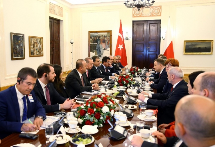 Cumhurbaşkanı Erdoğan, Polonya’da Heyetlerarası Görüşmeye Katıldı