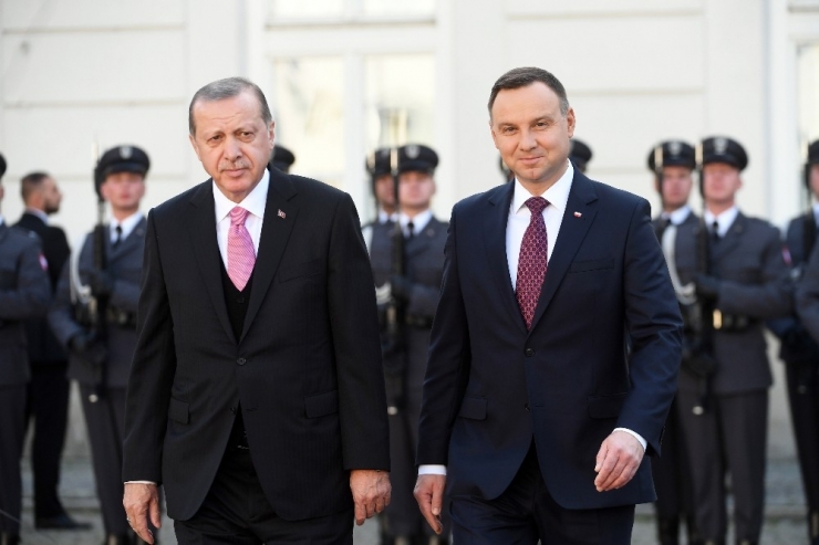 Cumhurbaşkanı Erdoğan, Polonya’da Resmi Törenle Karşılandı