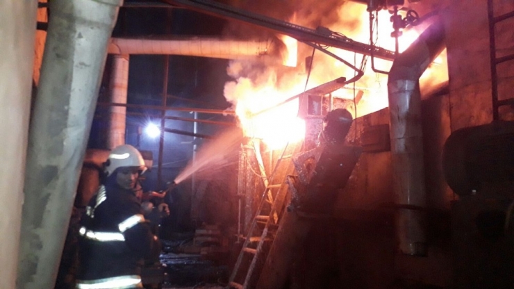 Boya Fabrikasındaki Yangın Korkuttu
