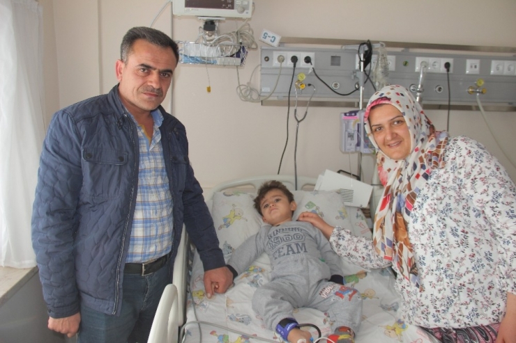 Havuza Düşen Ve Kalbi İki Kez Duran Minik Mustafa, Kalp Masajıyla Hayatta Kaldı