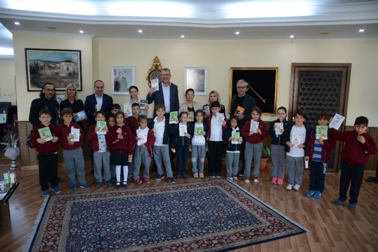 Başkan Özkan Öğrencilerle Beraber Kitap Okudu