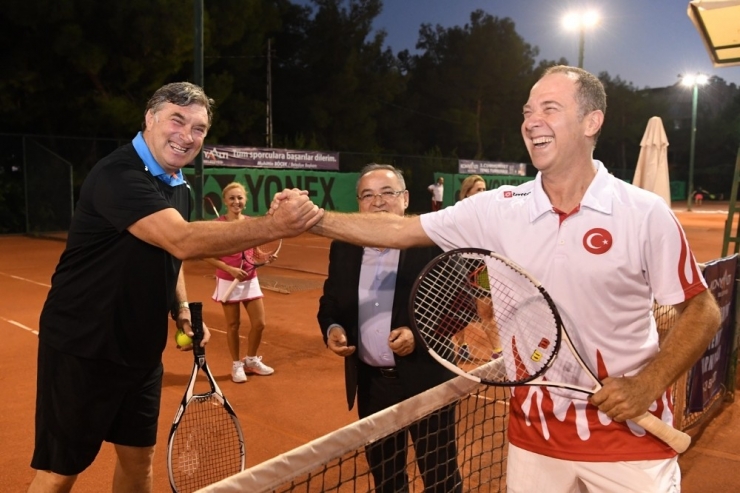 Konyaaltı Belediyesi Tenis Turnuvası Başladı