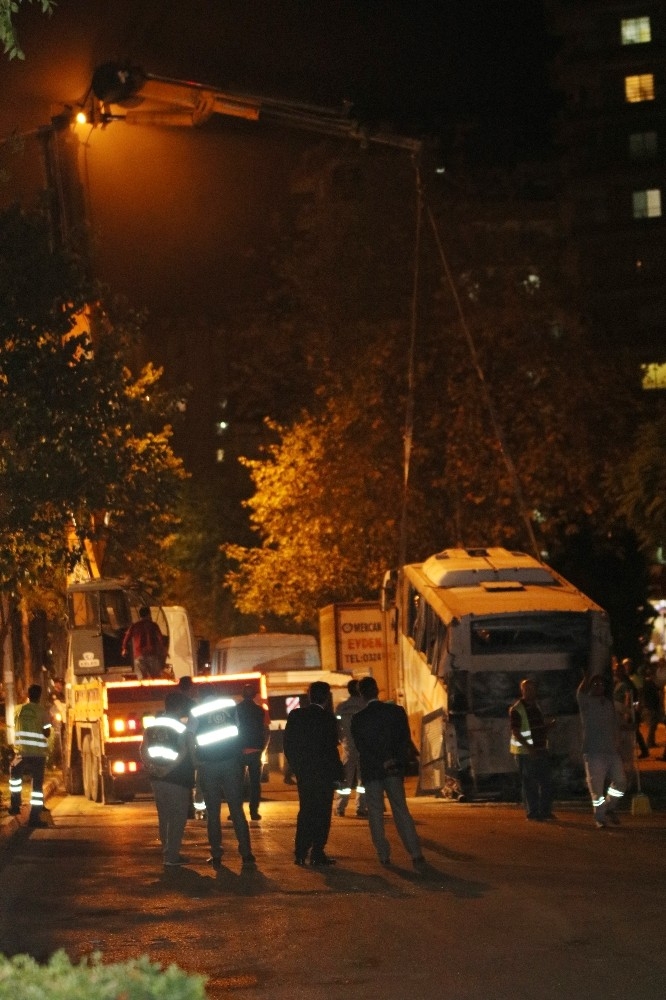 Mersin’de Bombalı Saldırının Düzenlendiği Polis Servis Aracı Olay Yerinden Kaldırıldı