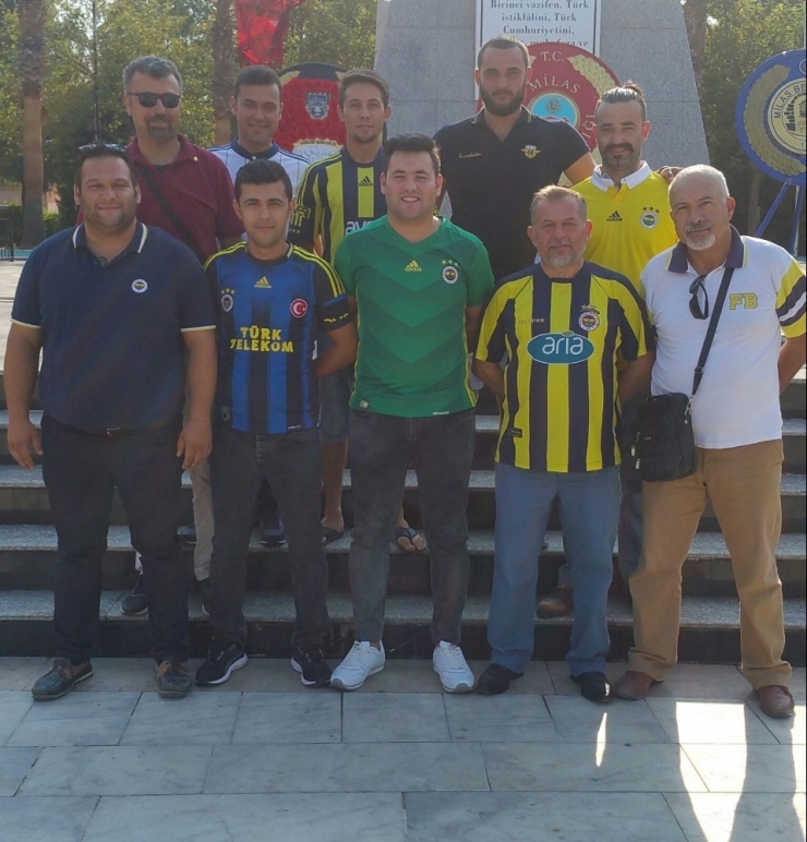 Fenerbahçeliler’den Galatasaraylı Taraftara Destek