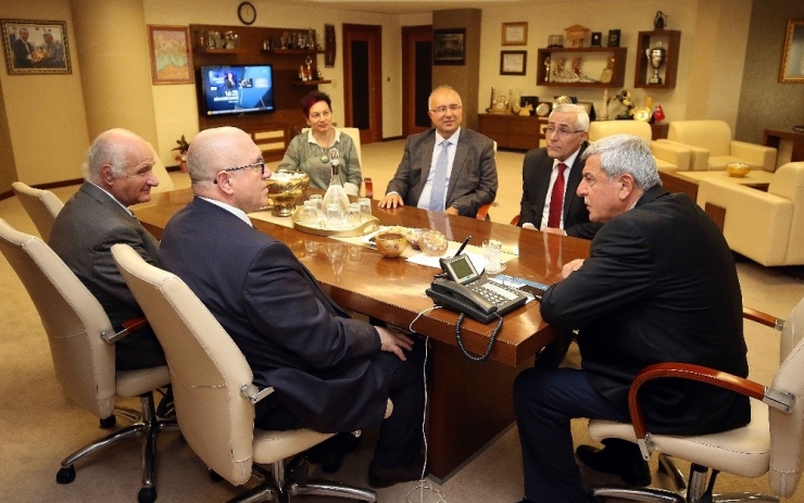 Valilik Korosundan Başkan Karaosmanoğlu’nu Ziyaret Etti