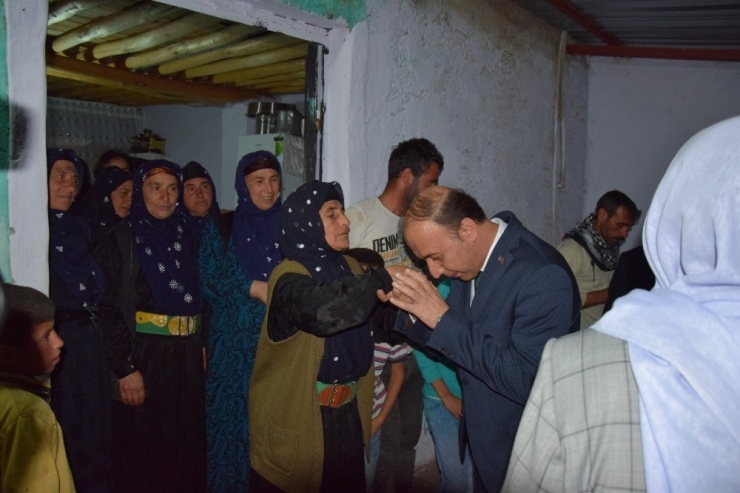Vali Erin Viranşehir’deki Şehit Ailesine Taziye Ziyaretinde Bulundu