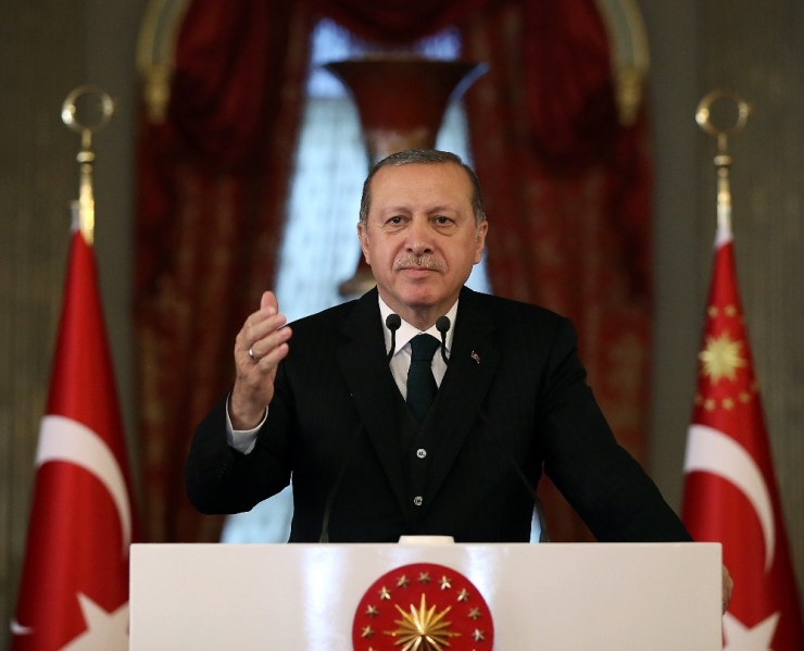 Cumhurbaşkanı Erdoğan’dan Rakka’da Teröristbaşı Öcalan’ın Posterinin Açılmasına Sert Tepki