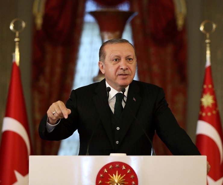 Cumhurbaşkanı Erdoğan’dan Rakka’da Teröristbaşı Öcalan’ın Posterinin Açılmasına Sert Tepki