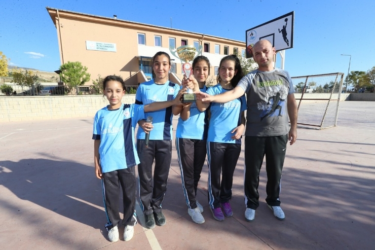 Denizlili Gençler Antalya’da Türkiye Şampiyonu Oldular