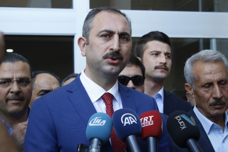 Adalet Bakanı Gül, Yaralı Savcıyı Ziyaret Etti