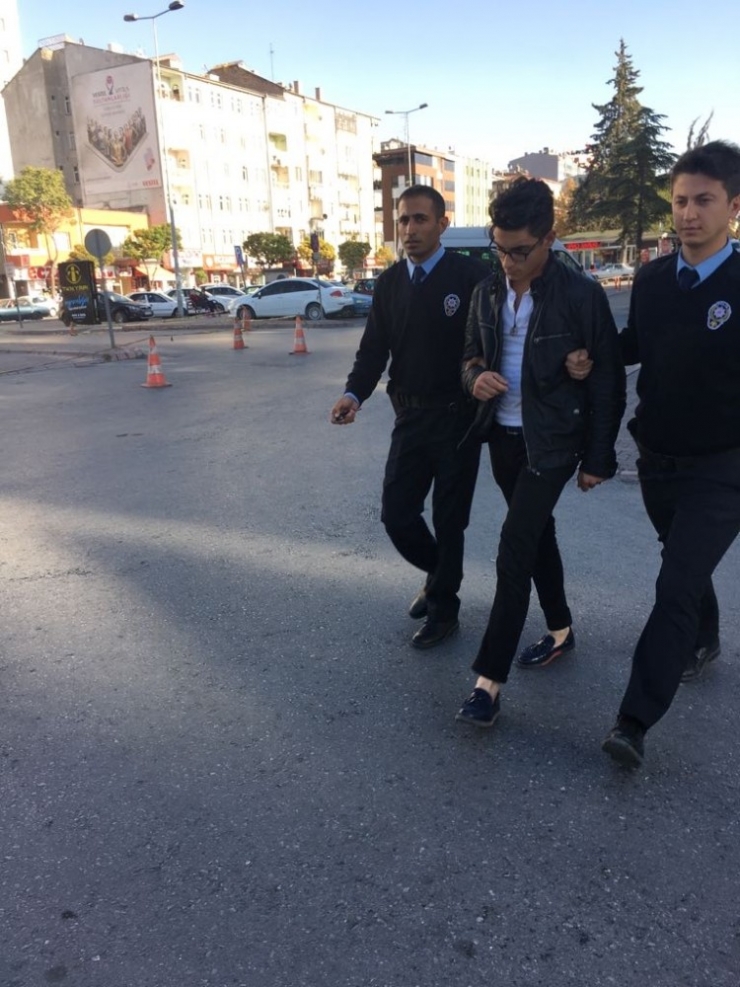 Direksiyon Hakimiyetini Kaybetti, Kaldırımda Yürüyen Çocukları Ezdi