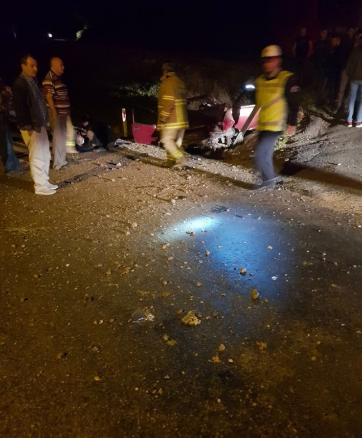 Dursunbey’de Otomobil Şarampolden Uçtu:1 Ölü 1 Yaralı