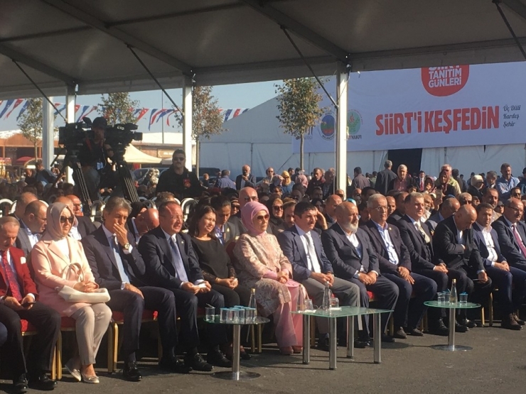 Emine Erdoğan: "Evrensel Olmanın Şartı Kendi Kültürüne Kök Salmaktır"
