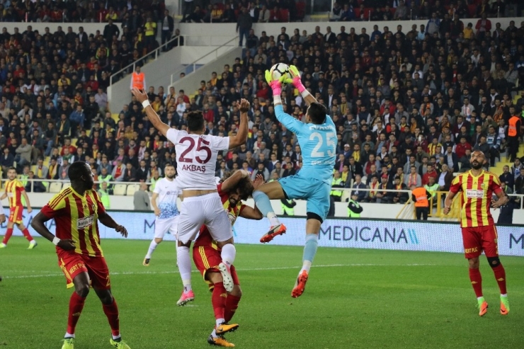Süper Lig: Evkur Yeni Malatyaspor: 1 - Trabzonspor: 0 (İlk Yarı)