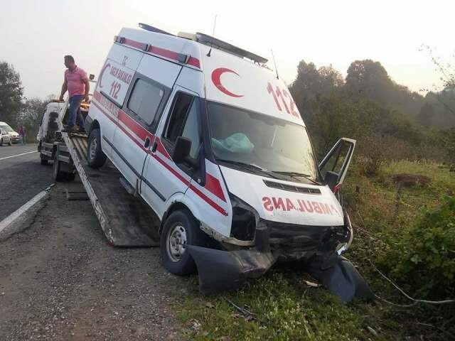 Hasta Taşıyan Ambulans Kaza Yaptı: 1 Yaralı