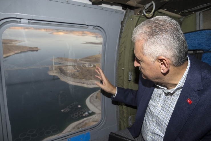 Başbakan Yıldırım Karamağra Köprüsü’nde Makam Aracını Kullandı