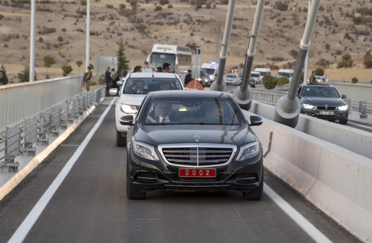 Başbakan Yıldırım Karamağra Köprüsü’nde Makam Aracını Kullandı