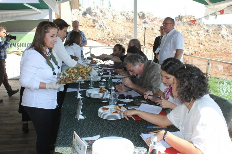 Zeytin Ve Zeytinyağı Festivali’nde Yemek Yarışması Düzenlendi