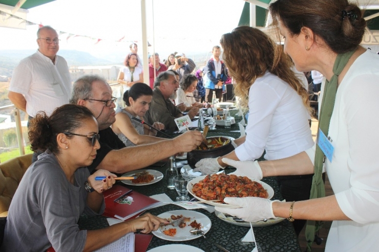 Zeytin Ve Zeytinyağı Festivali’nde Yemek Yarışması Düzenlendi