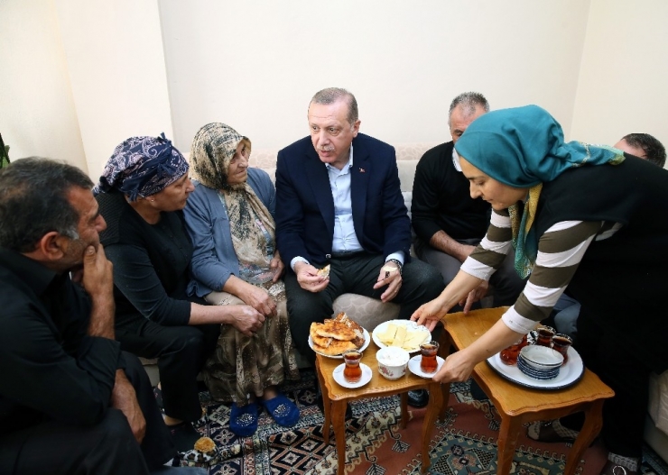 Cumhurbaşkanı Erdoğan’dan Çay Ziyareti