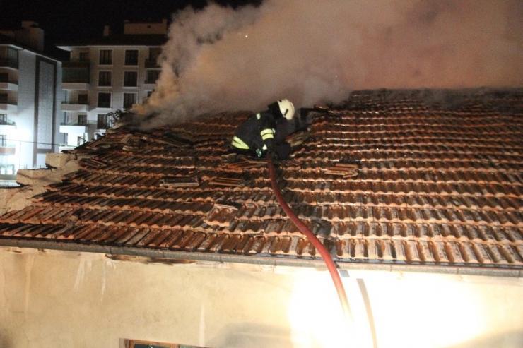 Metruk Binada Çıkan Yangın 1 Saatte Kontrol Altına Alındı