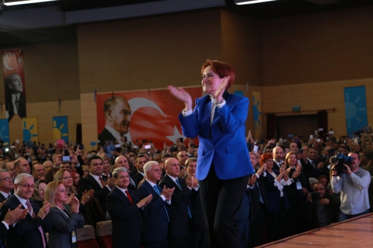 Meral Akşener’in Parti Tanıtımı Çileye Döndü