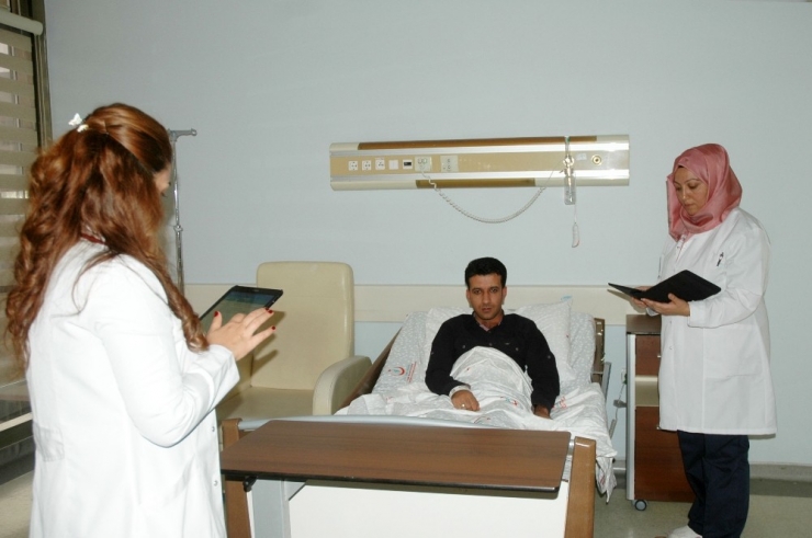 Van’da Hastalar Ellerinde Kağıtlarla Sıra Bekleme Çilesinden Kurtuldu