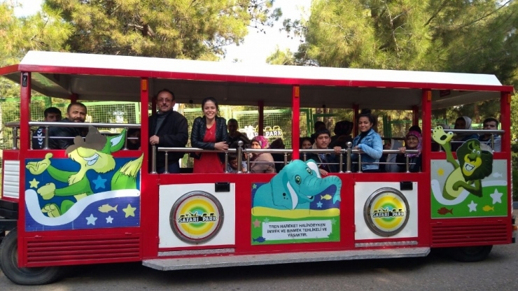 Gaziantep’te Özel Eğitimli Çocuklara Hayvanat Bahçesi Gezisi