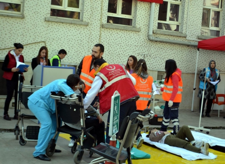 Manisa’da 7.2 Şiddetinde Deprem Tatbikatı