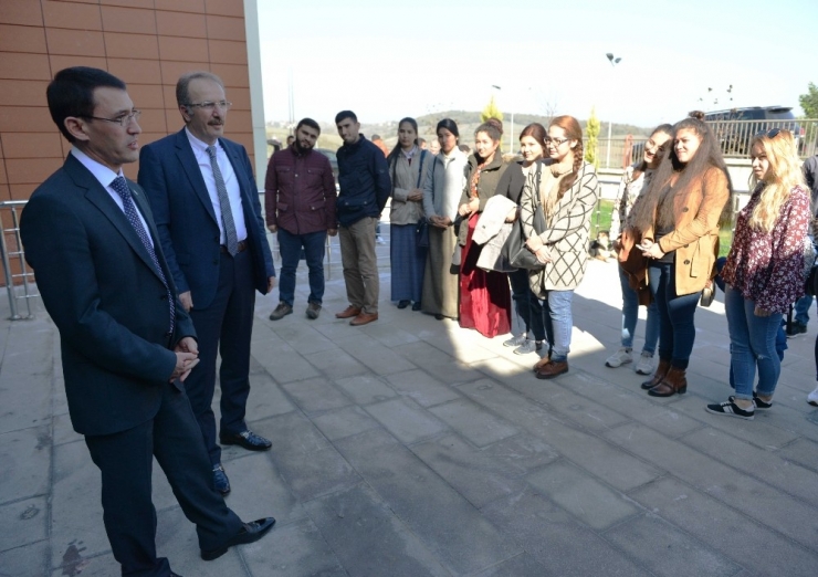 Türkmenistan Ankara Büyükelçisi Amanlıyev Öğrencilerle Buluştu