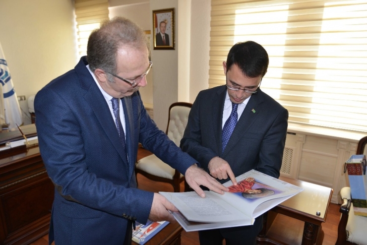 Türkmenistan Ankara Büyükelçisi Amanlıyev Öğrencilerle Buluştu
