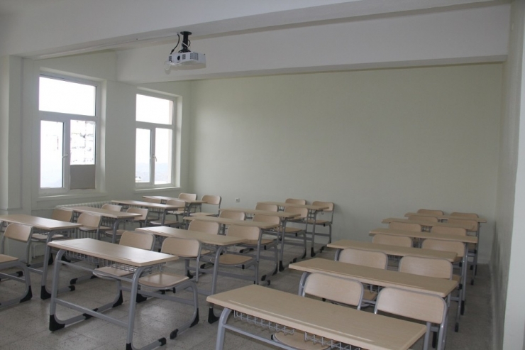 Kulp Belediyesi İlköğretim Okulu Binasını Yeniledi