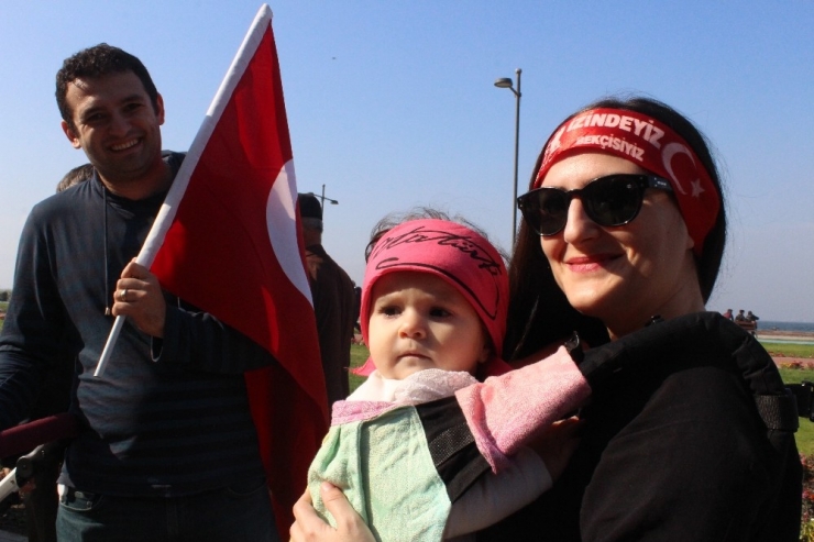 İzmir’de Binler “Ata’ya Saygı Yürüyüşü”nde