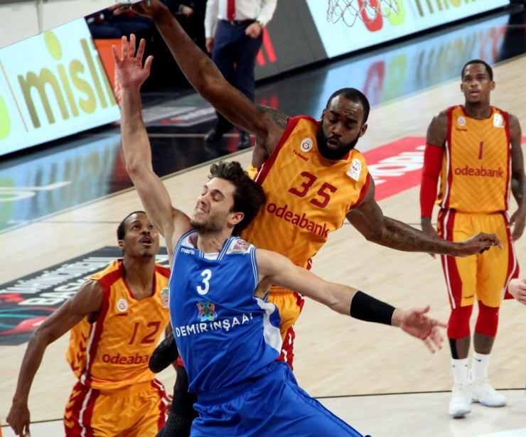 Tahincioğlu Basketbol Süper Ligi: Galatasaray Odeabank: 98 - Demir İnşaat Büyükçekmece: 71