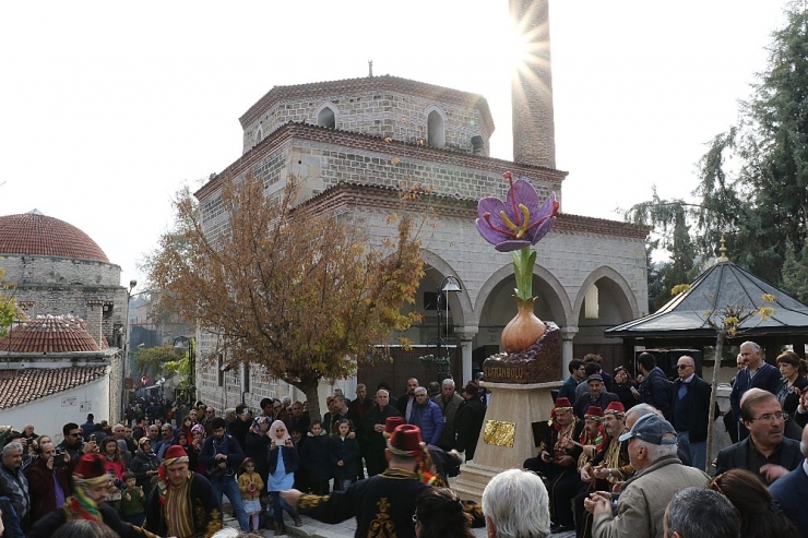 Safranbolu’da Safran Bitkisi Heykeli Açıldı