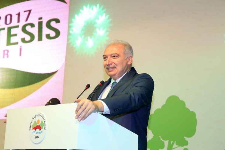 Çevreci Tesislere Ödüllerini İstanbul Büyükşehir Belediye Başkanı Mevlüt Uysal Verdi