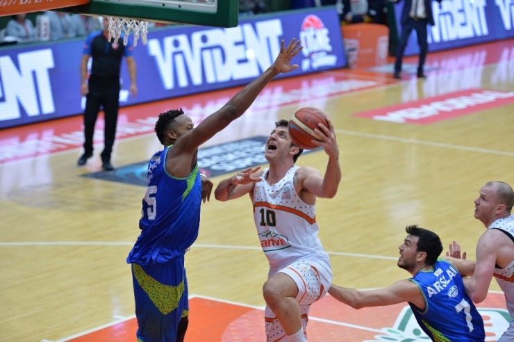 Tahincioğlu Basketbol Süper Ligi: Banvit: 64 - Tofaş: 70