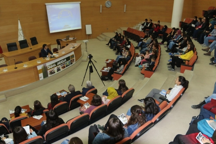 Akhisar’da Yazarlık Okulu Açıldı